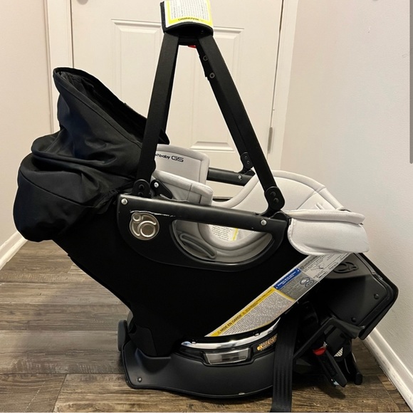Orbit Baby Infant Carseat - 360 Swivel Base Feature!! - Picture 1 of 3